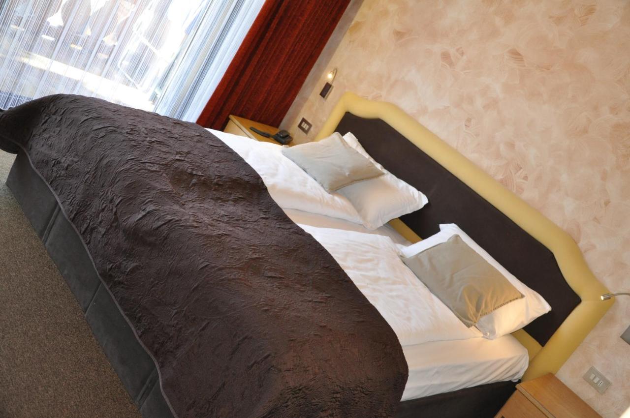 Residence Anda Pozza di Fassa Bagian luar foto